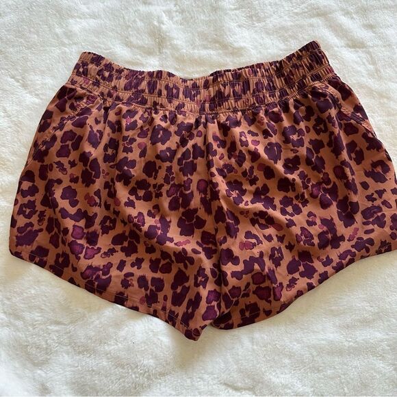 Gap Fit Leopard Print Shorts Women’s Size Small - Picture 6 of 6